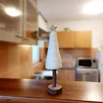 Lexi Jakuzzis Apartment