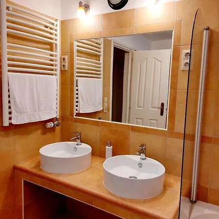 Lexi Jakuzzis Apartment Balatonboglar