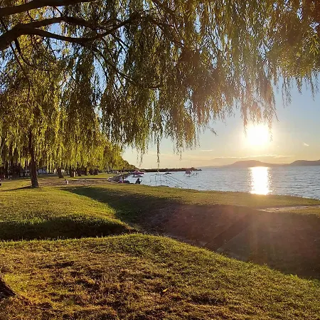 Lexi Jakuzzis Balatonboglar