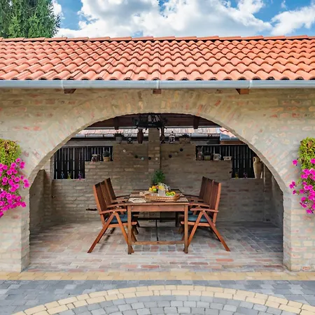 Lexi Jakuzzis Apartment *