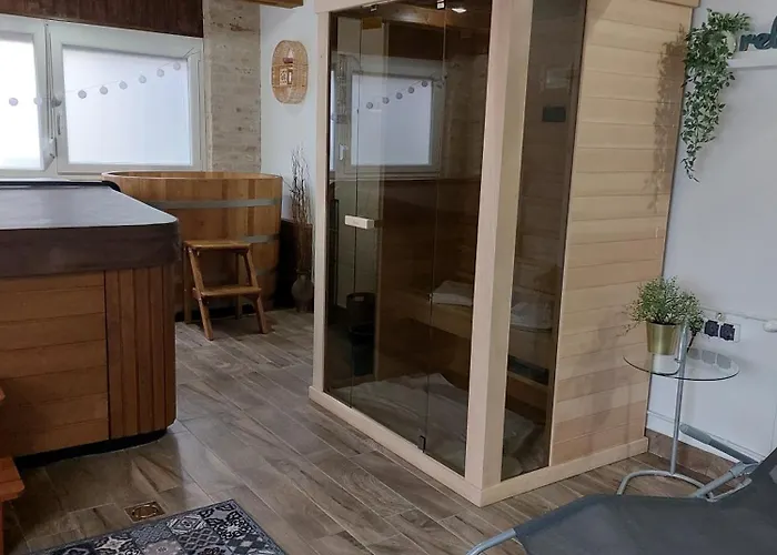 Lexi Jakuzzis Apartment